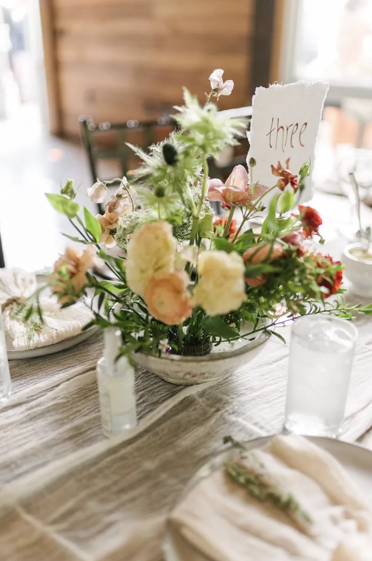 なな table flower arrange Tabletop Flowers for your Business from Toronto's Best